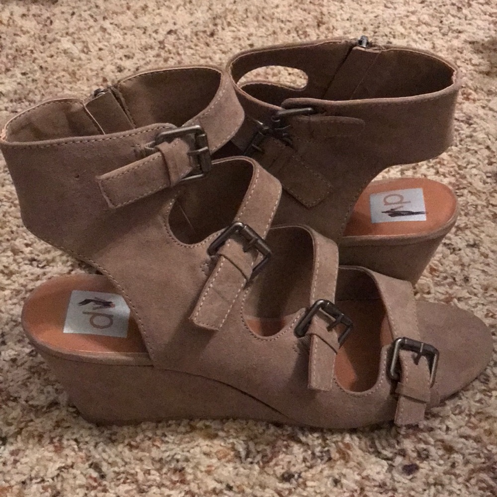 Strappy wedges NWOT